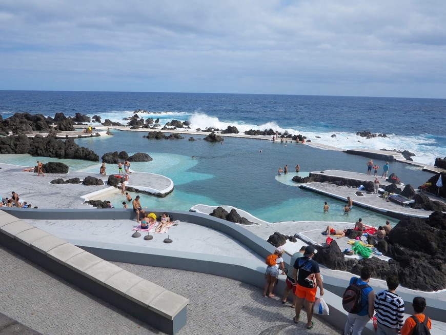 Lugar Piscinas Naturais de Porto Monìz