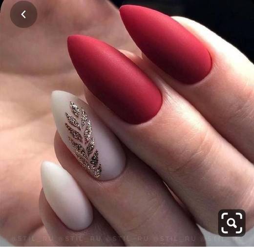 Red nails 