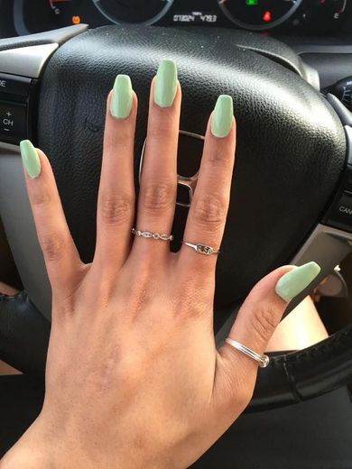 green nails