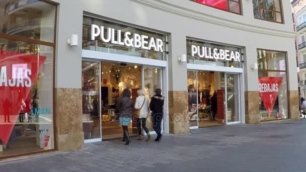 Place Pull And Bear