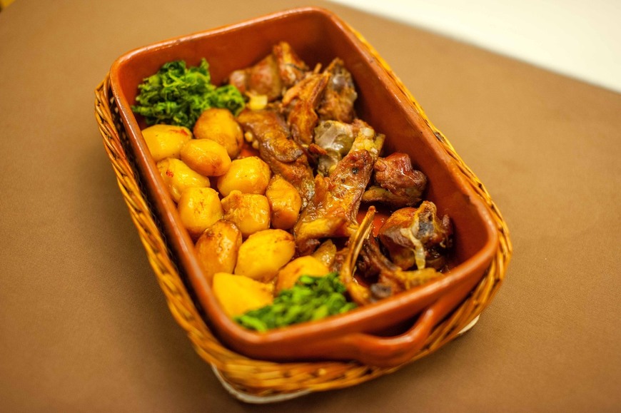 Social Cabrito no forno a lenha 