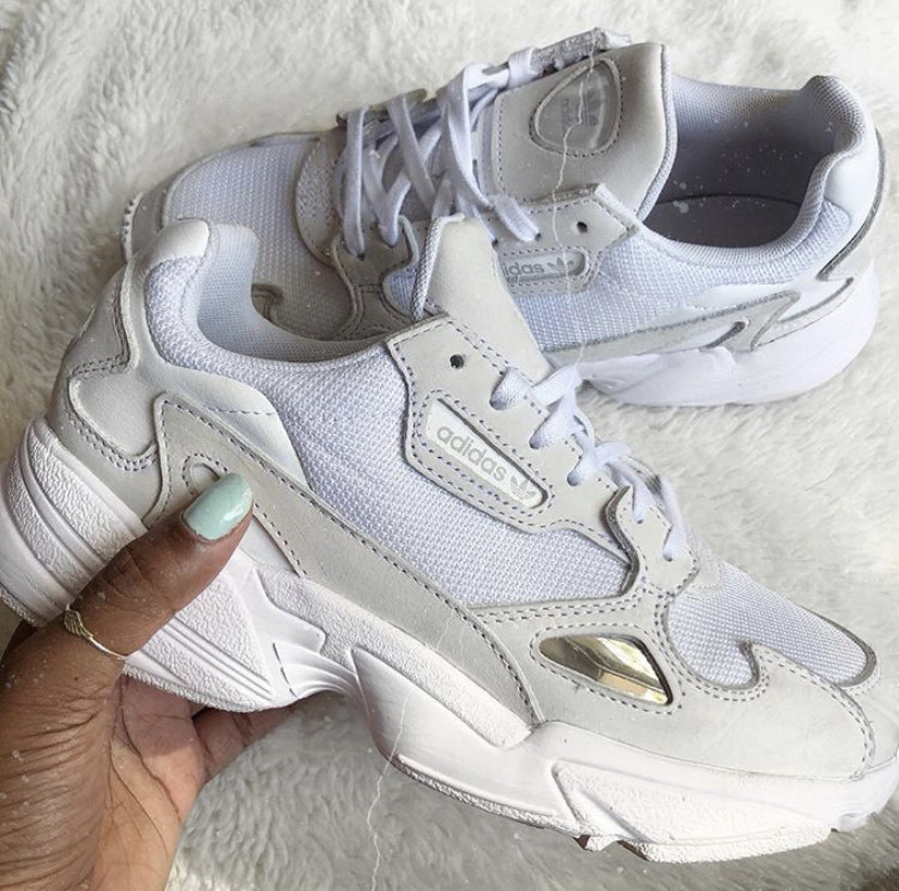 Social Adidas Falcon