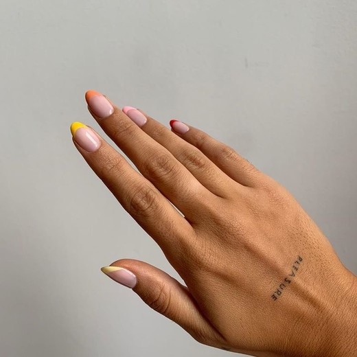 MULTICOLOR FRENCH TIP