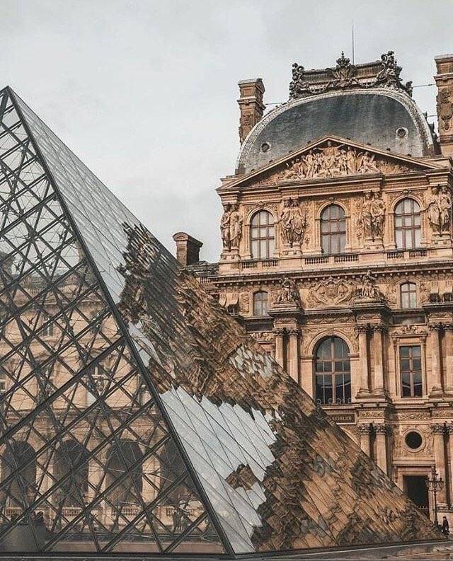 Place Museo del Louvre