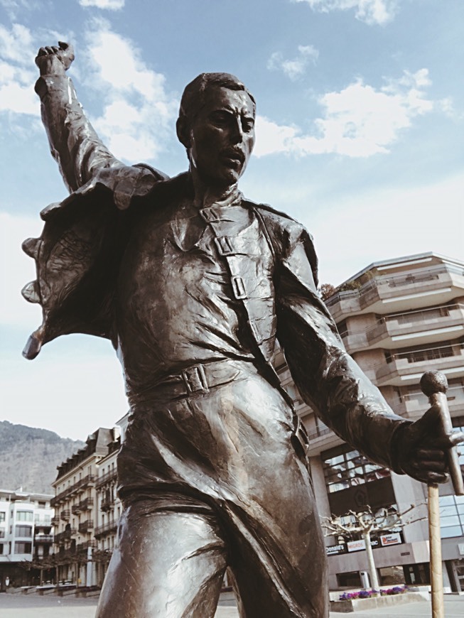 Place Freddie Mercury Statue