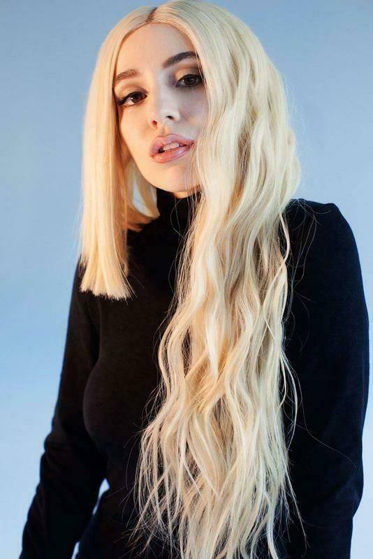 Social Ava Max
