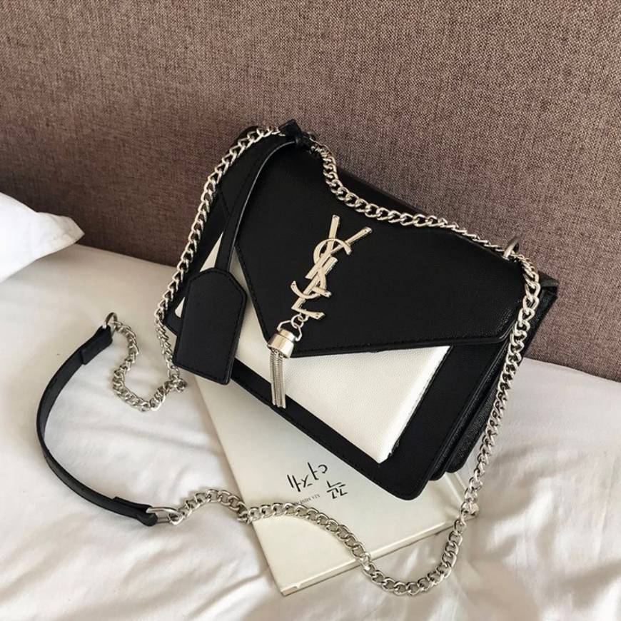 Moda  
Mala de Yves Saint Laurent em preto e branco 


