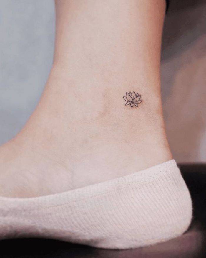 Tatuagem no pé pequena