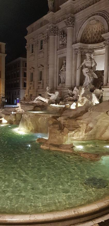 Place Fontana di Trevi