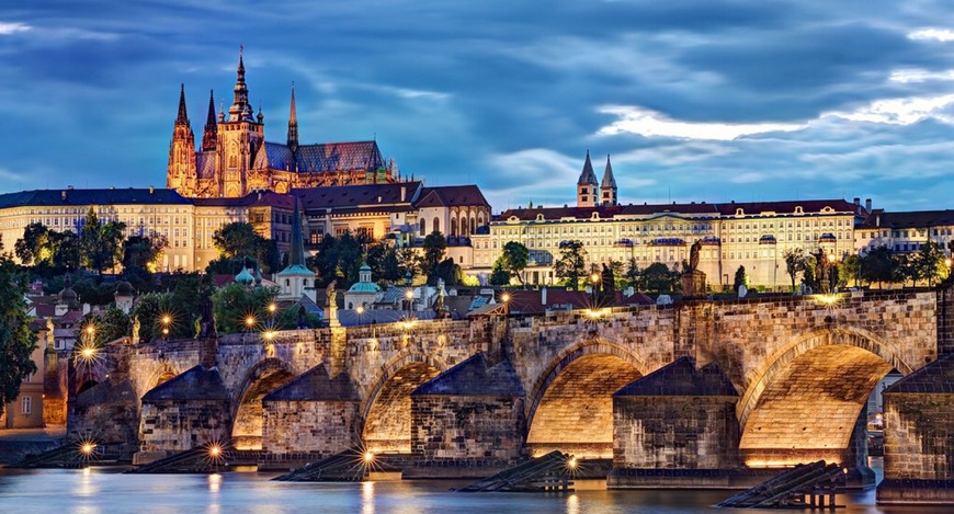 Place Charles Bridge