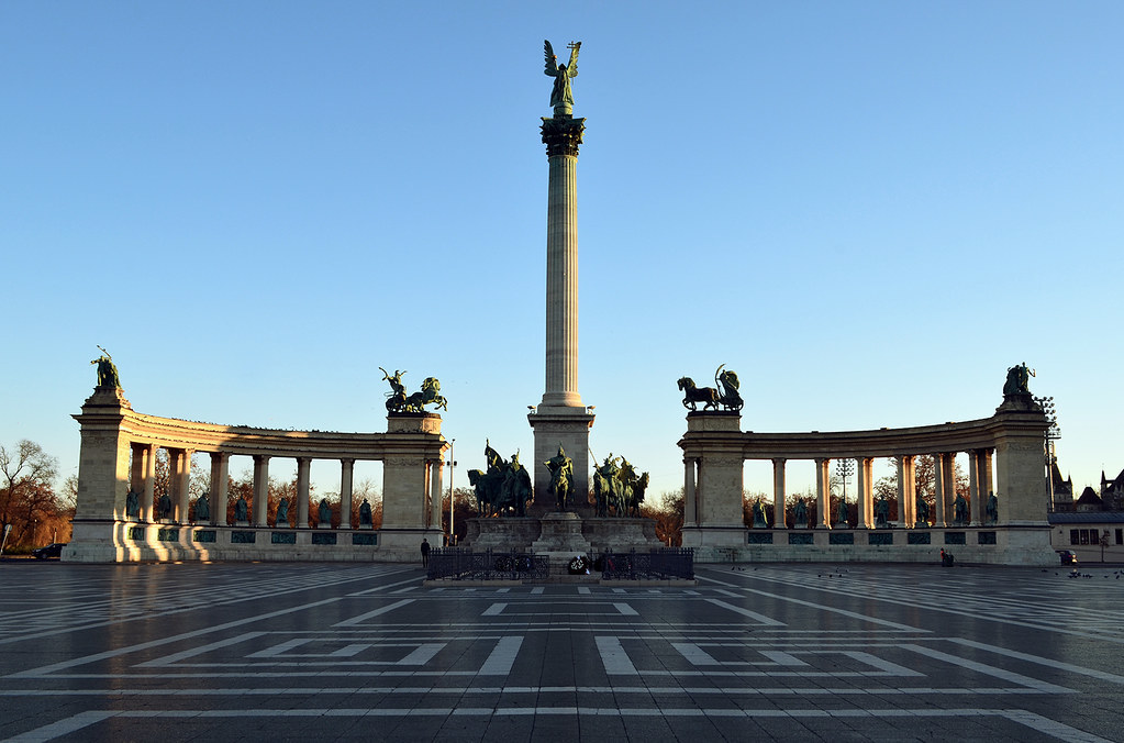 Place Plaza de los Héroes