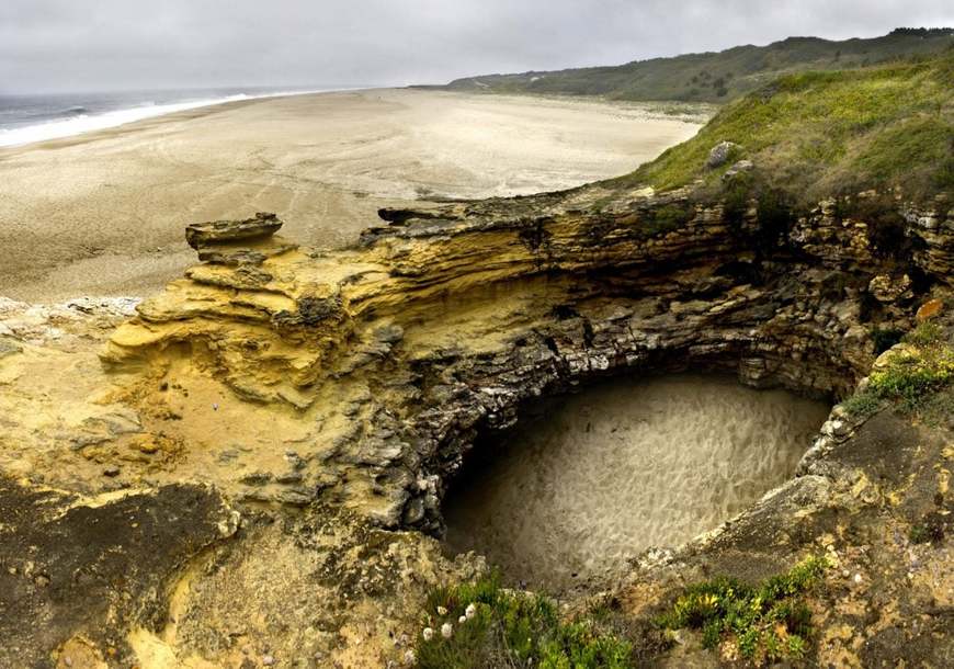 Place Gruta do Forno de Orca