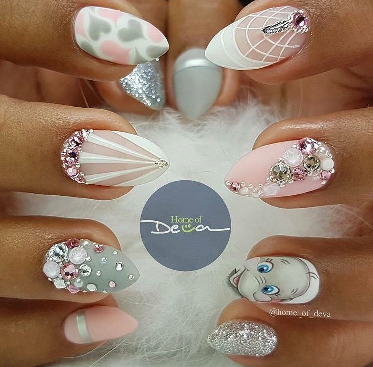 Fashion Dumbo nails 