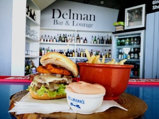 Delman Bar & Lounge