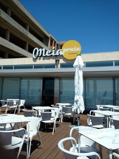 Meia Praia Lounge Bar