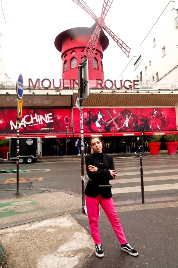 Place Moulin Rouge