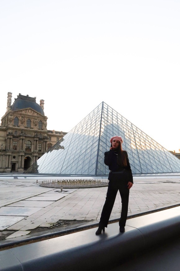 Place Pyramide du Louvre