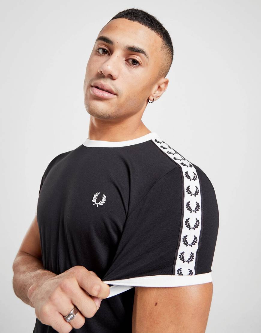 Products Fred Perry T-Shirt 