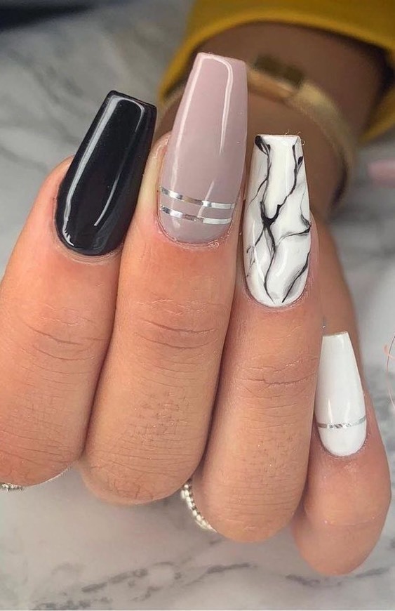 Moda Nails