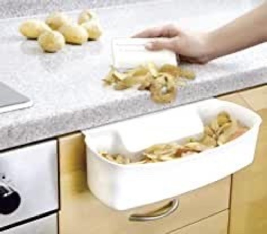 Kitchen container to efficiently hold kitchen remains