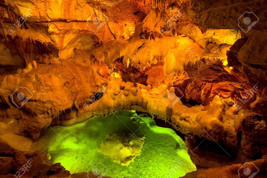 Lugar Grutas da Moeda