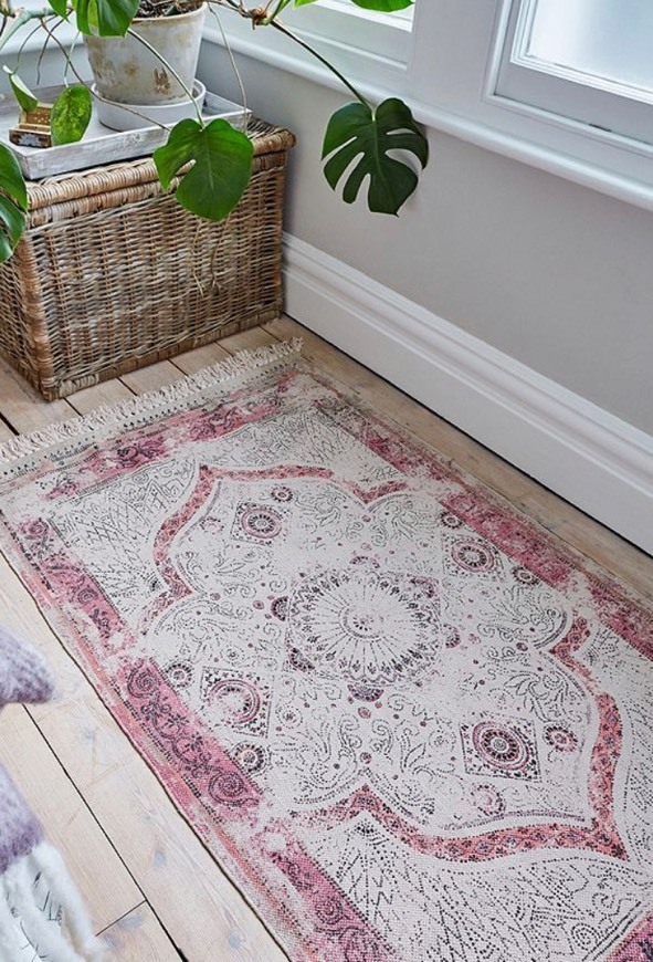 Producto UO Iona Dotted Pink Medallion Print 3x5 Rug