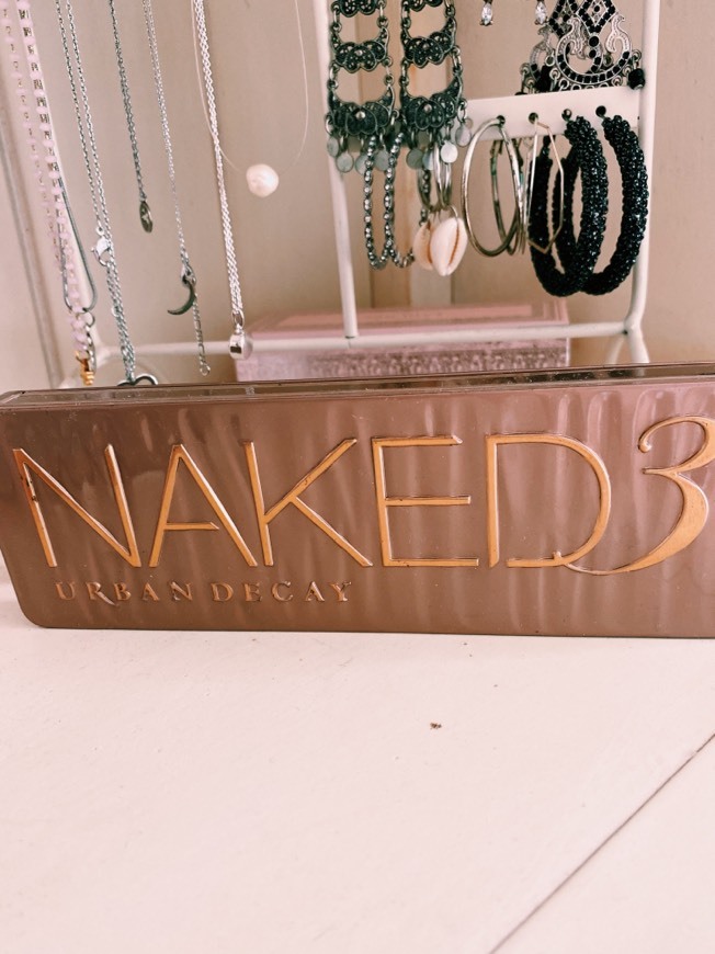 Belleza Urban Boundaries Naked 3 - Paleta de maquillaje con tonos naturales y rosados