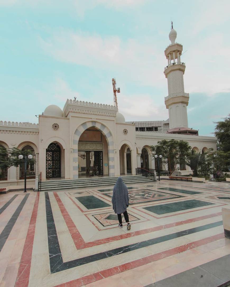 Places Al-Sharif Al-Hussein bin Ali Mosque