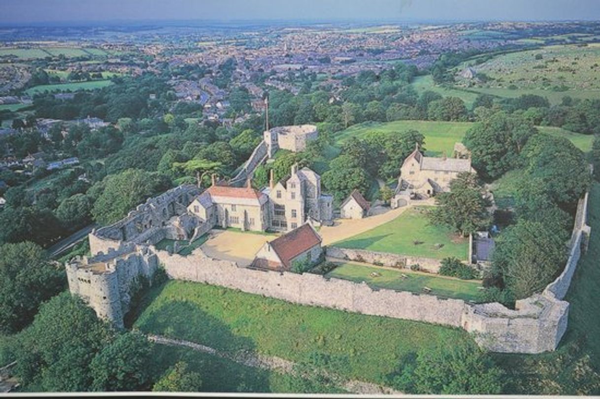 Place Carisbrooke Castle