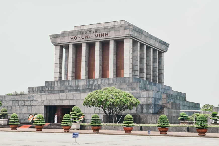 Place Ho Chi Minh Mausoleum