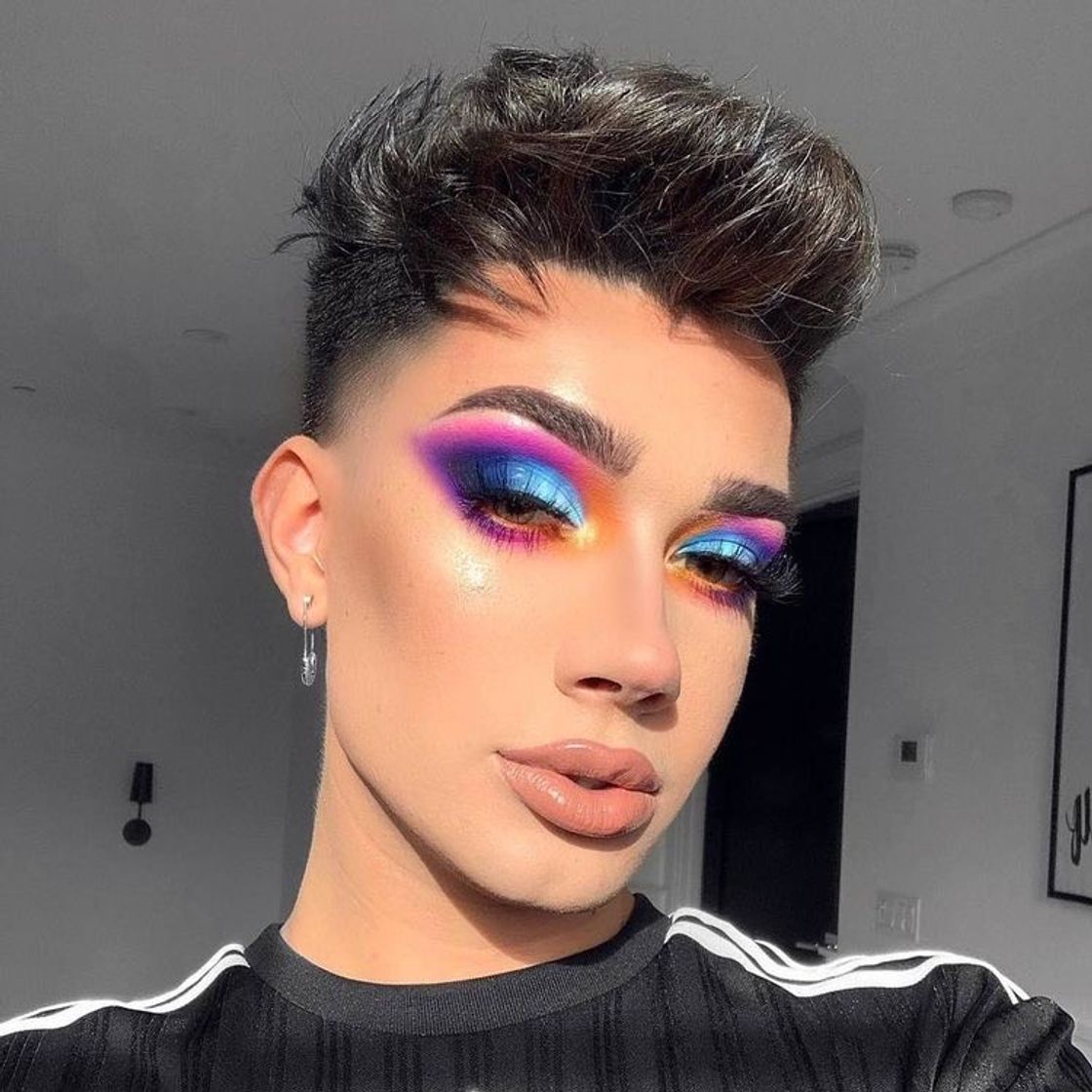 Moda make James Charles ✨