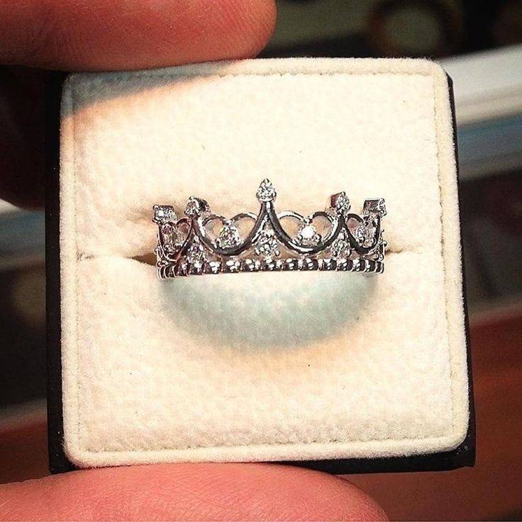 Product Crystal Crown Ring