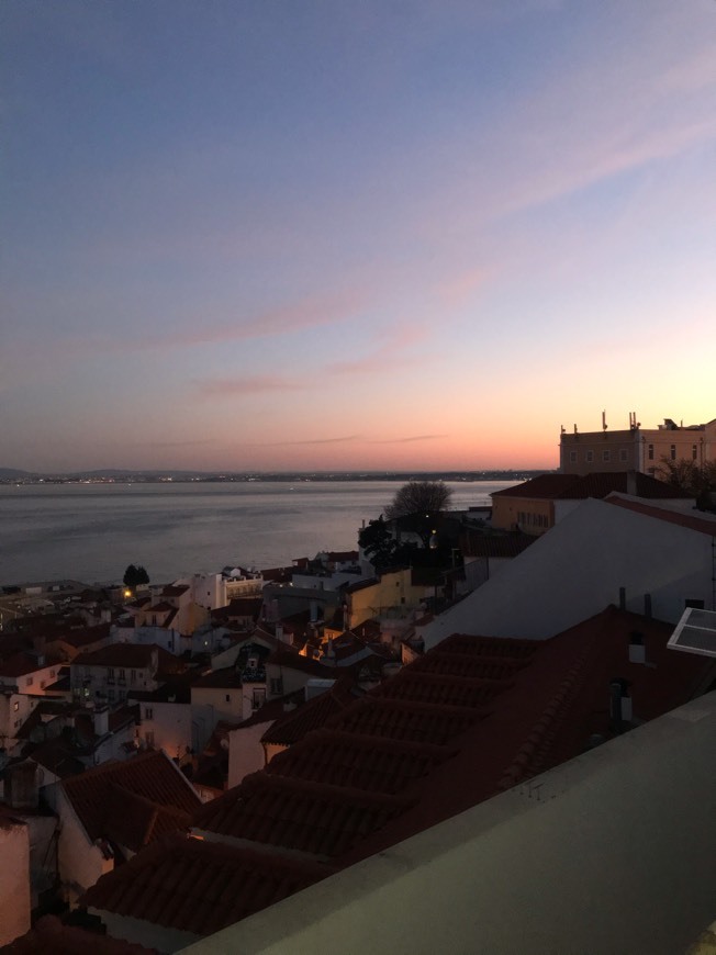 Place Miradouro de Santa Luzia