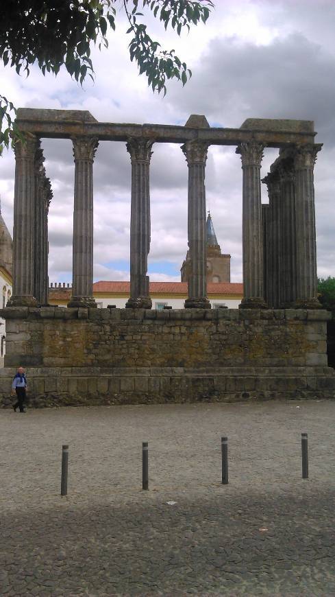 Place Templo romano de Évora