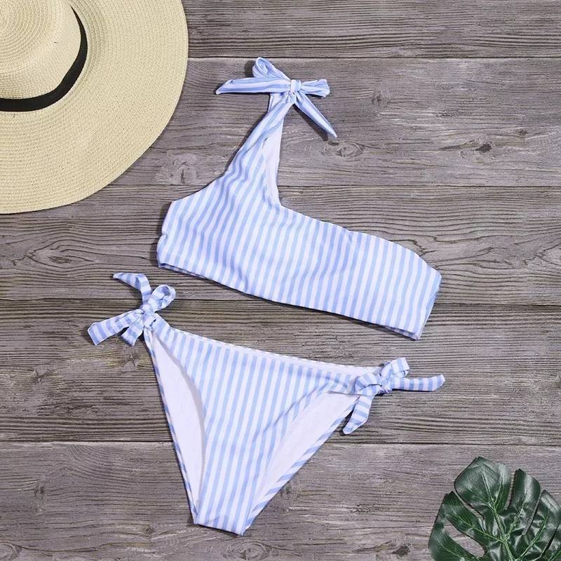 Moda Bikini às riscas (4€)