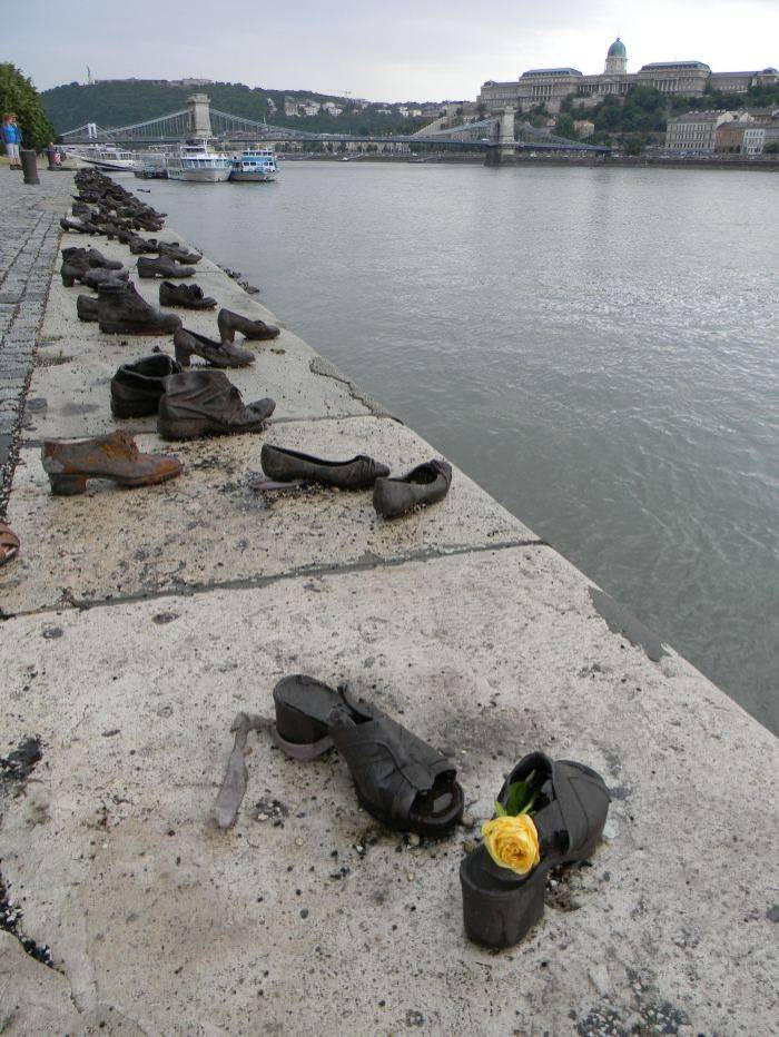 Place Shoes on the Danube Bank