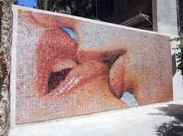 Place "El beso" de Joan Fontcuberta