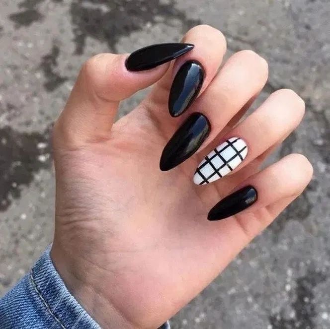 Moda Nails