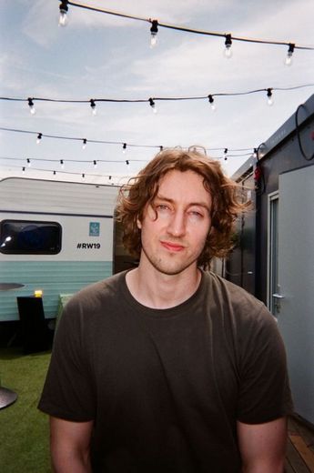 Dean Lewis 