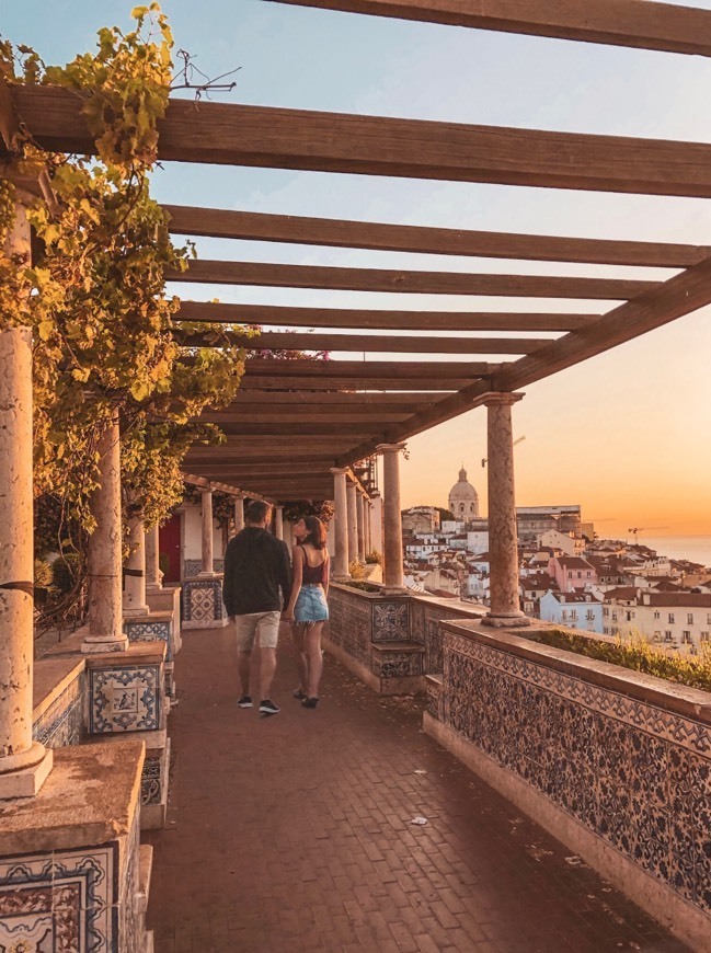 Place Miradouro de Santa Luzia