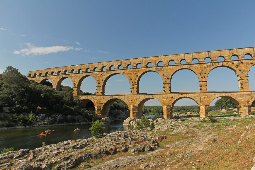 Place Pont du Gard