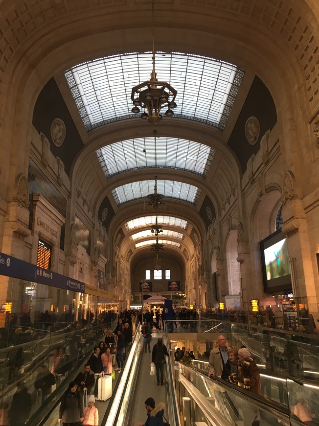 Lugar Milano Centrale Railway Station