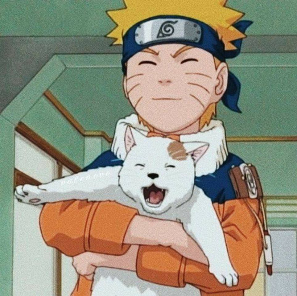 Fashion Naruto segurando um gatinho