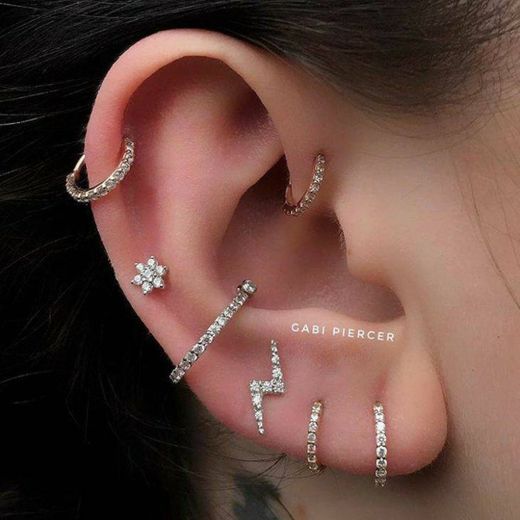 Piercing na orelha super lindo e delicado💜