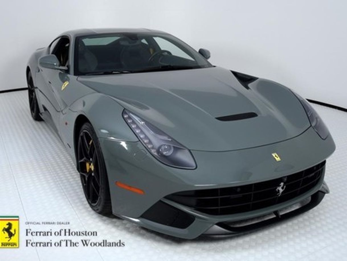 Social Ferrari_F12_Berlinetta