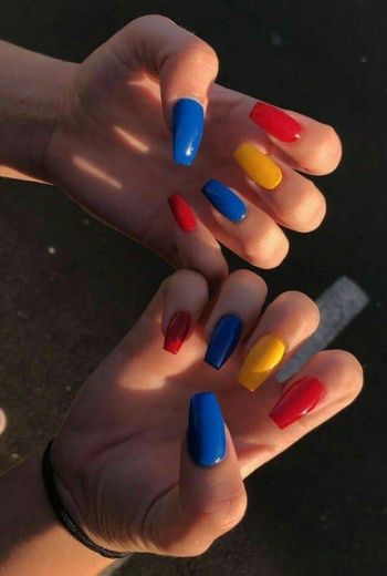 colored nails