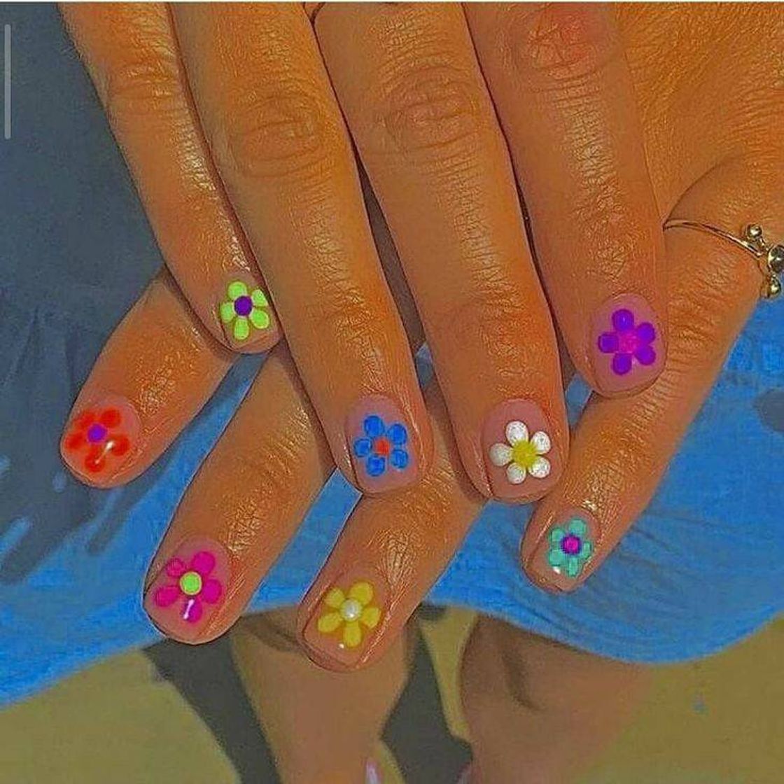 Social flower nails