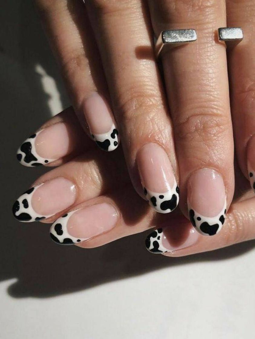 Social cow print nail