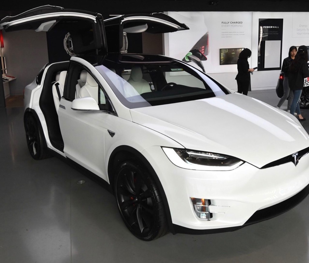 Social Model X | Tesla