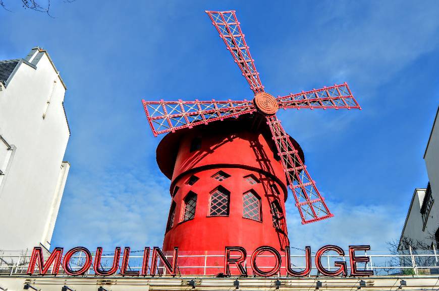 Place Moulin Rouge